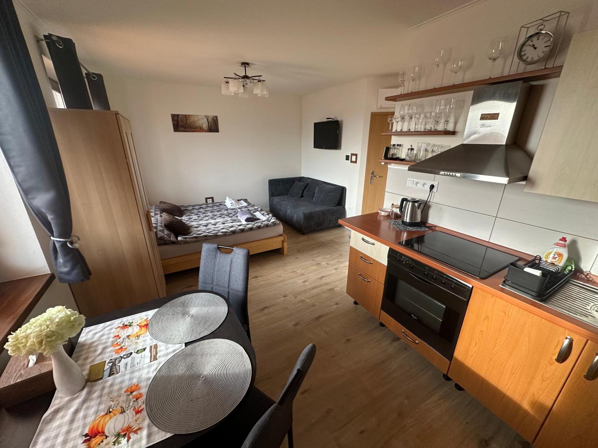 Apartman Losonci Nesvady- Pre 2 Osoby Studio ภายนอก รูปภาพ