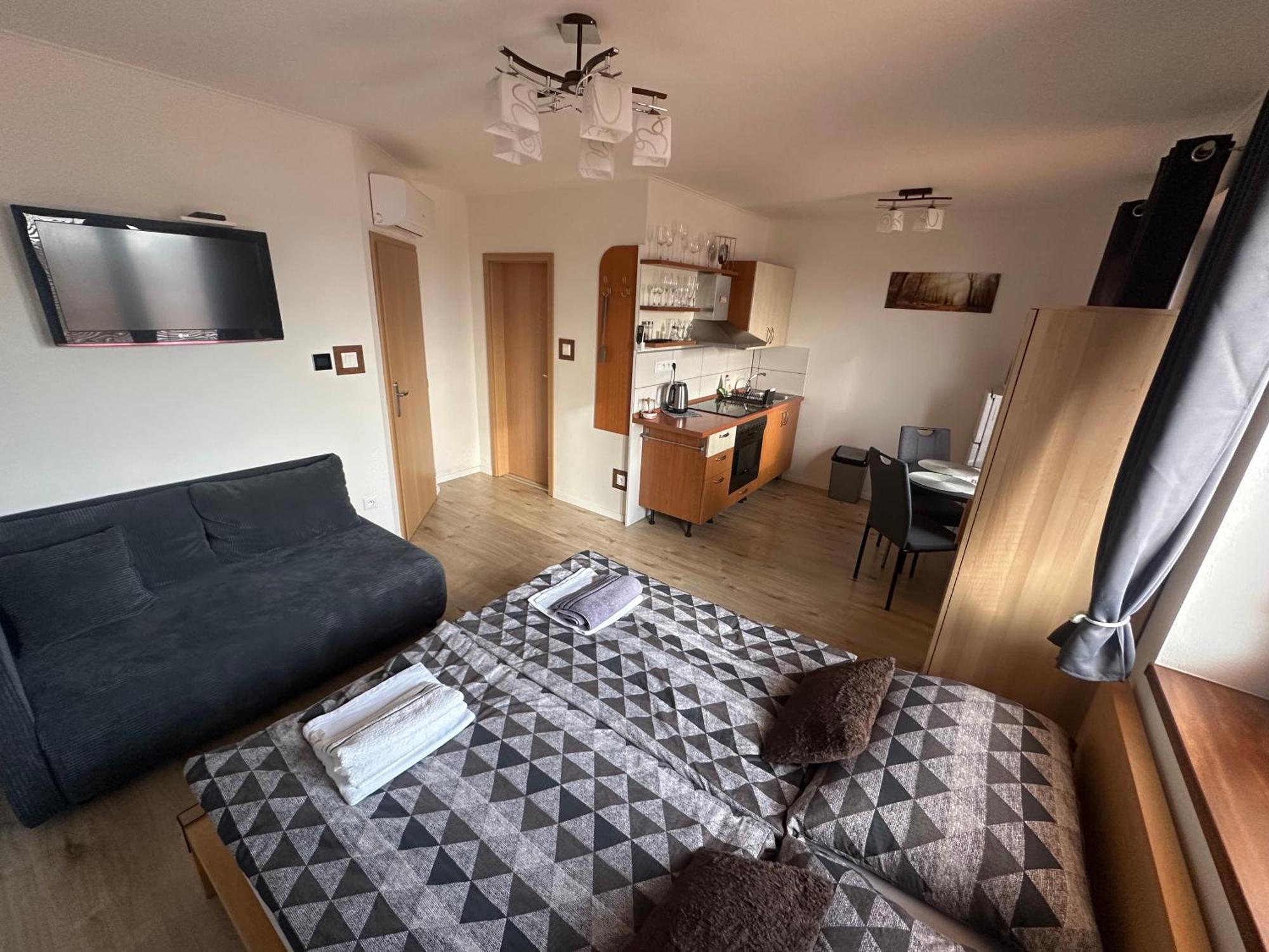 Apartman Losonci Nesvady- Pre 2 Osoby Studio ภายนอก รูปภาพ