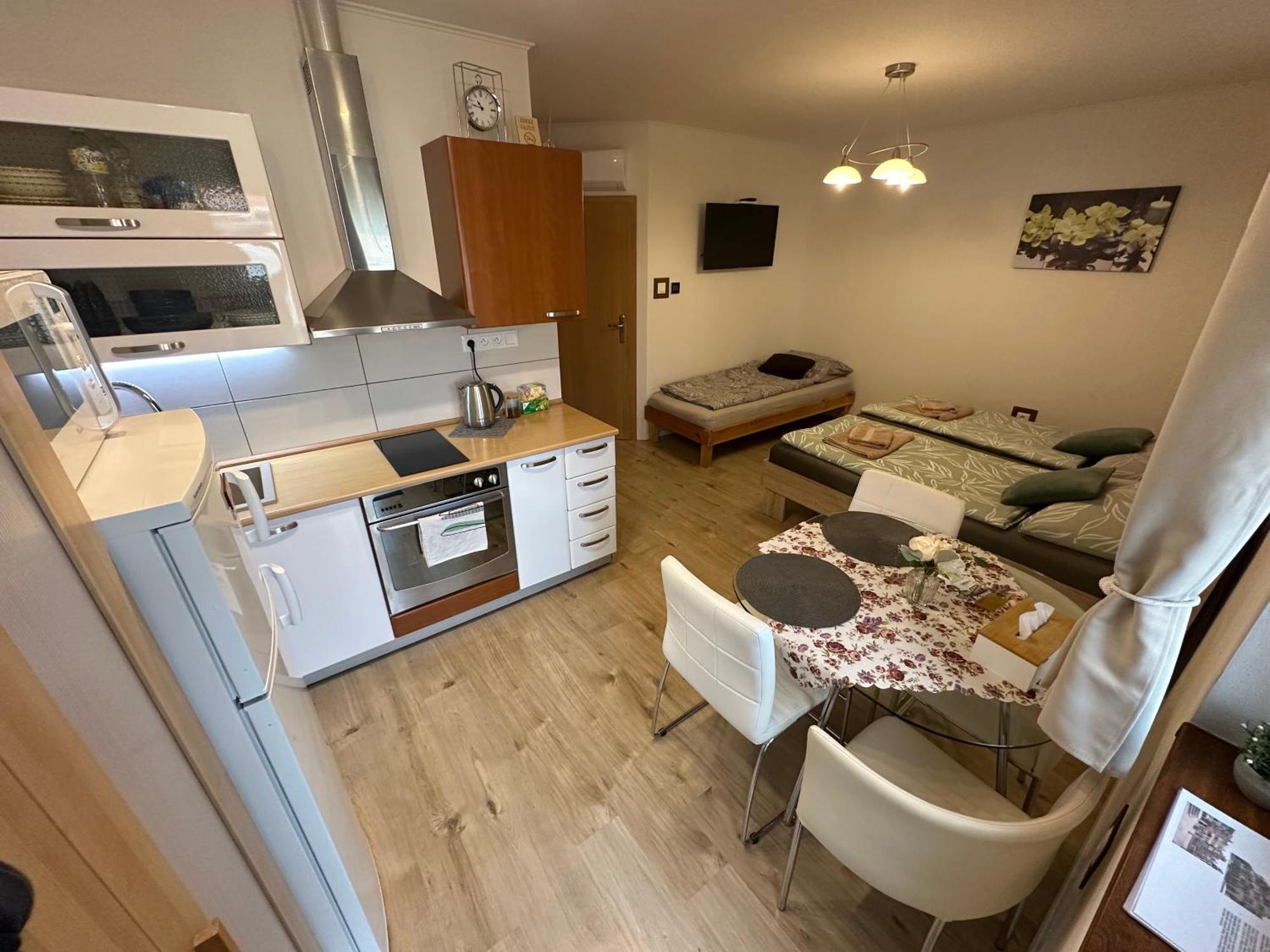 Apartman Losonci Nesvady- Pre 2 Osoby Studio ภายนอก รูปภาพ